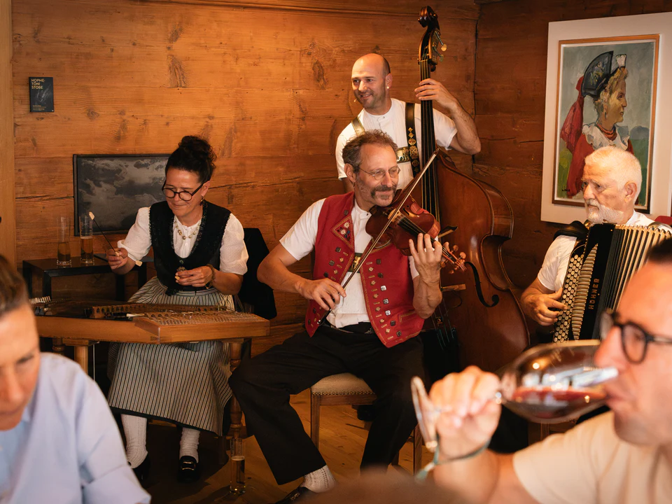 The folk band playing to guests around a table
